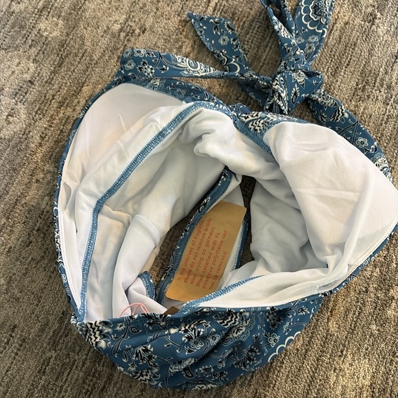 Boden women’s Blue Floral Swimsuit - size 6L - halter - padded bra - Picture 6 of 6